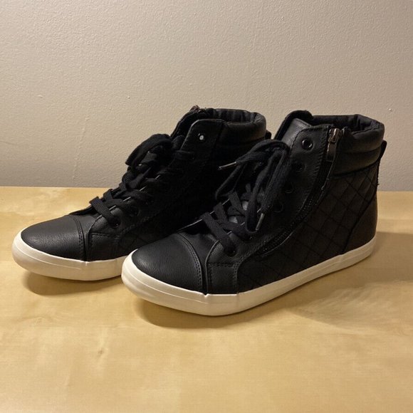 JustFab Malonie Sneakers - Quilted Black Faux Leather US Size 10 - Picture 1 of 5